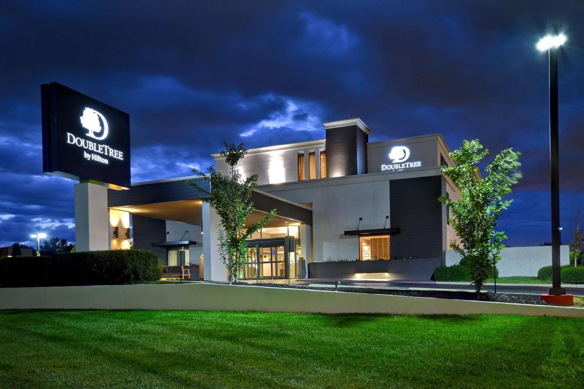 Doubletree By Hilton St. Louis Airport, Mo Hotel Woodson Terrace Exterior photo