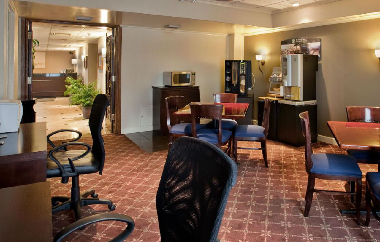 Doubletree By Hilton St. Louis Airport, Mo Hotel Woodson Terrace Exterior photo